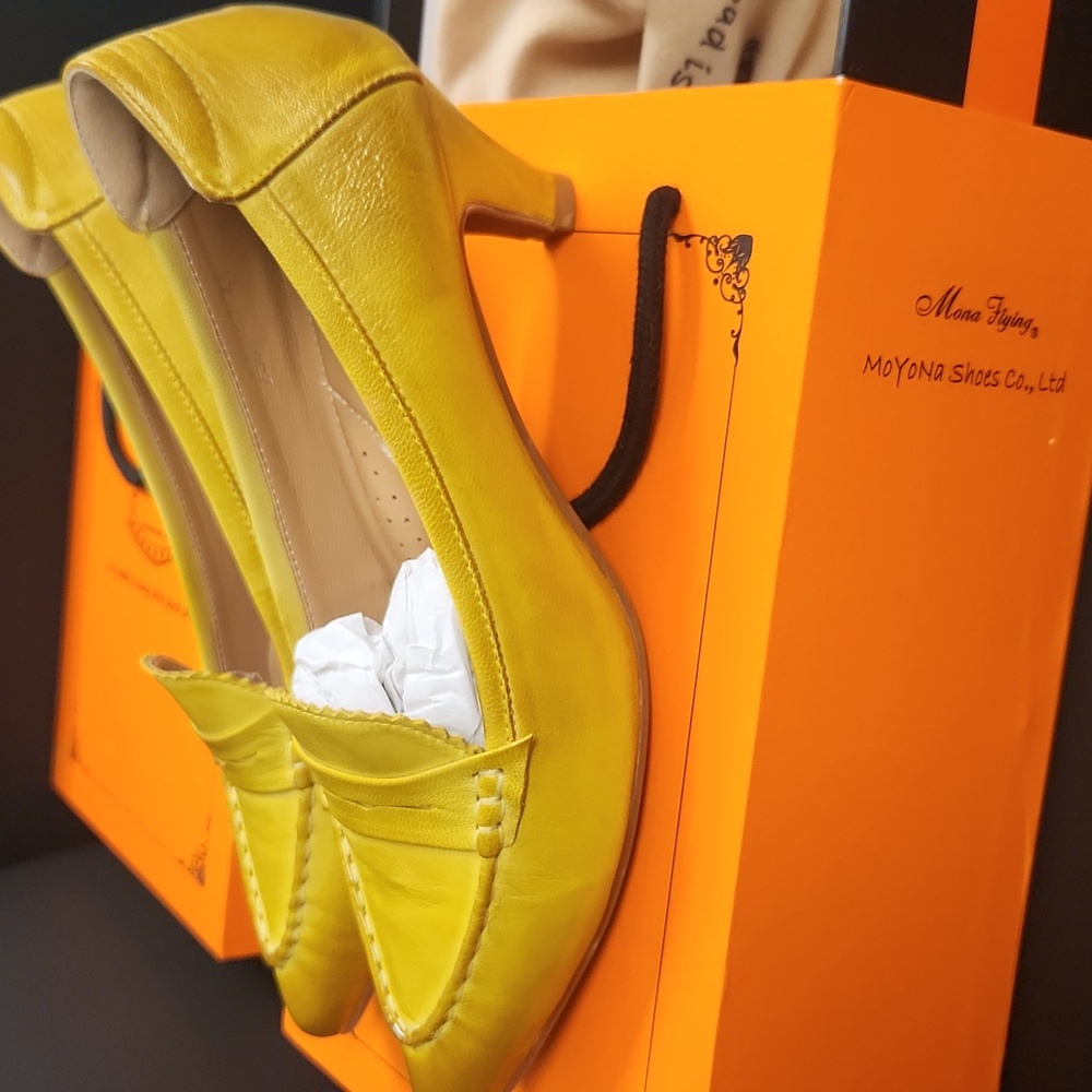 Women's Pointed Toe Leather Pumps - Picture 6 of 14
